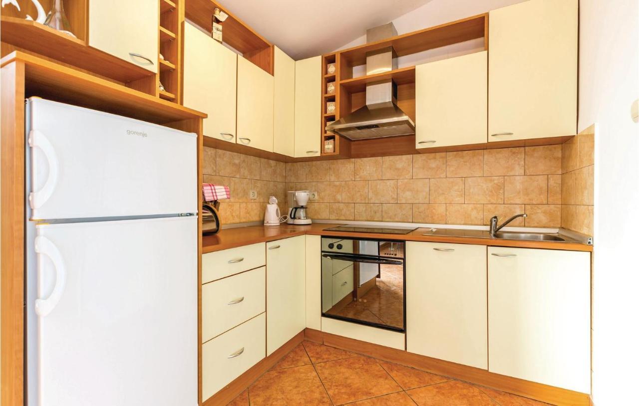 Cozy Apartment In Novi Vinodolski With Kitchen Exterior foto